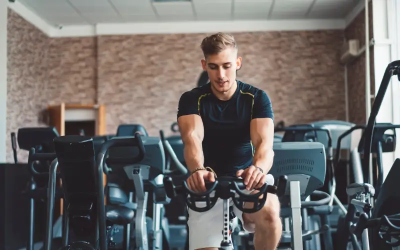Cardio vs Krafttraining – Was passt besser zu deinem Ziel? 1 Cardio für Ausdauer und Herzgesundheit